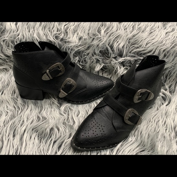 Short ankle black boots - Picture 3 of 3